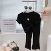 Set di abbigliamento Estate per ragazze Moda Cute Love Camicia corta Top + Pantaloni svasati Vestiti per bambini per bambini