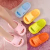 Slipper Summer Kids Slippers защищает пальцы с твердым цветом для мальчиков для ванной комнаты против скольжения домашние обувь для детей детские девочки детские мягкие туфли 230510