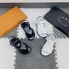 Kids Desingner Sandals Buty ChildRentoddler Summer Fashion List Druk Plaży Slajd Wysokiej jakości bezpoślizgowe kapcie bez pośpiechu Hurtowo bez pudełka