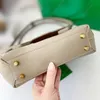 Neue Designer-Handtasche für Damen, leichte gewebte Umhängetasche, Arco Tote, Leder, luxuriöse Schulter-Crossbody-Tasche für Komfort und Haltbarkeit, tragbare Strandtaschen