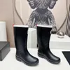 Sandali di marca C canna stivali da pioggia designer femminile stivale in gomma in gomma ginocchiera di lusso verde rosa verde 32 cm Rainboot stivali acqua vetrini stivali per piattaforma pioggia scarpa impermeabile al ginocchio