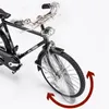Gry nowatorskie mini palec rower z inflator metalową rzeźbę rowerową na stacjonarną półkę szafki do sypialni salon ozdoba świąteczna 230509