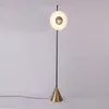 Lampy podłogowe nordycka LED Modern lampa Kreatywne szkło stojące światło reflektorów Sypialnia salon prosta pion