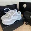 Tasarımcı Erkekler Sneaker Kadın Örgü Kumaş Süet Buzağı Lamine Eğitimler Deri Dantelli Örgü Ayakkabı Popüler Günlük Ayakkabı Lüks Mağaza Sneaker Beyaz Altın Gümüş