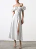 Casual klänningar Gaun Putih Lengan Puff Asia Potong Sisi Terbuka Bahu Panjang Ruched Jubah Musim Panas Femme untuk Wanita 230509