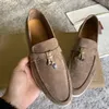 2022 Neue weiche Unterteile, die Kunden oft mit echtem Leder kauften Luxus-Herren-Walkschuhe Einfache Loro-Sneaker Slip-on-Flats Hochzeitskleidschuh 36-46