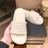 Designer Nieuwe Vrouwen Sandaal Plat Gebreide Slipper Sexy Mode Dikke Zomer Lage Hak Slippers Slides Slippers Muilezel Dames Dagelijks Woon-werkverkeer Sandalen Maat 35-40