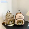 Bolso de hombro para mujer al por mayor de fábrica 2 colores este año bolso de cuero grueso popular Mochila de oso con estampado de dibujos animados lindo Mochilas con remaches de ocio al aire libre 6874 #