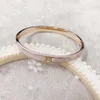 Moda nueva pulsera de acero de titanio pulsera de diamantes de concha blanca moda femenina best-seller simple y elegante clásico