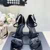 صندل نسائي عالي الجودة 2023 جديد Open One Line Strap Proledsile Sexy High Heels Letter Buckle Cheels Classic Fashion Women’s Shoes35-42