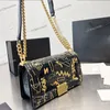 Vintage Doodle Women Designer Boy Bag Alligator Gold Metal Hardware Multi Mönster Justerbar läderband Crossbody Shoulder Handbag Street Fashion 25x15cm