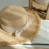 Brede rand hoeden ontwerper handgemaakte vrouwen raffia stro hoed zomer strand zon zwart witte strik lint dop braden platte meisjes buiten
