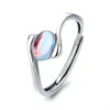 Pierścienie klastra Białe kamienne pierścionek Kobiety okrągły Moonstone Sterling 925 Srebrna luksusowa biżuteria mody Bague Argent Pierre de lune Blanche Femme