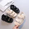 Slipper Sandal Musim Panas Anak Anak Kasual Anak Perempuan Chic Mode Hitam Polos Putri Gaya Jepang Gesper Bunga Klasik 230510