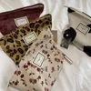 Bolsas de cosméticos estampares fashoin leopard saco feminino saco retro flores damas embreagem bolsa de viagem bolsas de viagem a lápis armazenamento 230510