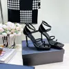 صندل نسائي عالي الجودة 2023 جديد Open One Line Strap Proledsile Sexy High Heels Letter Buckle Cheels Classic Fashion Women’s Shoes35-42