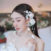 ヘアクリップブライドのヘッドドレス韓国風の妖精の美しいビーズヘッドフラワースウィートイヤリングノットウェディングアクセサリー。