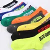 Chaussettes homme colorées en gros coton de compression Échantillon gratuit chaussettes de sport pour hommes basket-ball en coton côtelé personnalisé