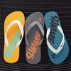 Slippers Men Summer Flip Flop Cores mistas de personalidade interna ou externa Sapatos de praia masculinos planos 230510