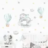 Party Decoration Cartoon Bear Air Balloon Clouds Grey Blue Anpassade Namn Väggklistermärken Akvarell Nursery Vinyl Decals for Kids Room Decor 230510