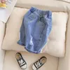 Shorts IENENS Mode Loch Jeans Jungen Casual Kurze Hosen Baby Lose Strand Sommer Kinder Kleidung Einfarbig Waschen 230510