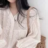 Kvinnors blusar ZCSMll Korea V-ringningsbroderi Crochet Design Löst Chiffon Puff Sleeve Shirt Solid Color Women Top 2023 Summer Tide