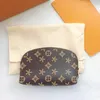 M47515 Lüks Tote Debriyaj Makyaj çantası Kadınlar Erkekler Tasarımcı Pochette Kozmetik Çantası Orijin Deri Omuz Yıkama Koruf Makyaj Çantası Kahverengi Çiçek Fermuar Tuvalet Kitleri Çantalar