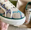 23 S / S Tennis 1977 حذاء قماش غير رسمي Luxurys مصمم حذاء نسائي إيطاليا أخضر وأحمر شريط الويب نعل مطاطي من أجل التمدد القطني المنخفض منصة المشي