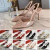 Luxury merk hoge hak sandalen vrouwen zomerontwerper puntige schoenen klassieks gold-v metalen gesp 4 cm 6 cm 8 cm dunne hakken rode trouwschoenen met stofzak 34-44 l13