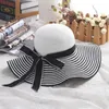 Chapeaux à larges bords Seau Chapeaux Mode Hepburn Wind Noir Blanc Rayé Bowknot Été Chapeau De Soleil Belles Femmes Chapeau De Plage De Paille Grand Chapeau À Bords 230511