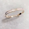 Mode Nouveau Bracelet En Acier Au Titane Bracelet En Diamant De Coquille Blanche Mode Féminine Best-Seller Qualité Simple Et Élégante