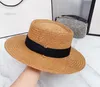 Designer simples letra clássica de palha chapéu feminino de verão feminino Visor Hat to Top Inglaterra Pequenas chapéus de primeira linha de viagem Viagem de férias à beira da praia