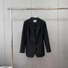 Damskie garnitury Blazers Designer Nowy styl mody w jesieni i zimowym trójkącie Mały standardowy projekt pasa talii luźne wszechstronne garnitur H9DL