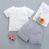 Setssuits Baby Dziecięcy Ubrania Krótkie zestawy Summer miękki maluch chłopiec bawełniany rękaw Tshirt Striped S Ubrania dziecięce Suits 230510