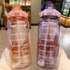 Waterfles 2 liter met deksel- en stro -tijdschaal herinnering voor sport buitenshuis schattige waterflessen voor meisjes gratis verzenditems