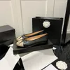 Designer féminin classique 2023 Nouvelle mode Luxury Bow en cuir de chaussures de robe en cuir de marque Match Match Ballet Ballet Flats