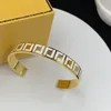 Projektant Gold Rzeźbiona bransoletka mężczyźni kobiety grube bransoletki projektant mody męski biżuteria luksusowy liter para biżuterii
