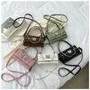 Sacs de soirée mode sacs à bandoulière pour femmes Simple chaîne sacs à main carrés métal coeur sacs de messager sacs en cuir Pu 230511