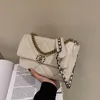 Bu yılın popüler basit elmas deseni işlemeli küçük kare sonbahar yeni Batılılaşmış çok yönlü bir omuz crossbody kadın