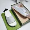 2023 Yeni Stil Terlik Sandal Kaydırıcıları Macaron Kalın Alt Alt Slip Slip Yumuşak Alt Moda G Ev Terlik Kadınlar Plaj Flip-Döndürme Tasarımcısı Giymek
