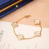 2023 Модный браслет Clover Designer Jewelry Luxury Jelly Bangle для женщин браслет мода Классическая женская валентинка обручание ювелирные украшения 5а без коробки