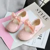 Sneakers Spring Autumn Baby Girls Shoes Söt Bow Patent Leather Princess Solid Color Kids Gilrs Dancing First Walkers 230511