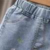 Dżinsy jasne jeansy dziewczyny proste spodnie dżinsowe spusty ubrania dla dzieci 1-5 lat dziecięce elastyczne dno talii 230512
