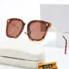 2023 óculos de sol luxuosos Menses de designer de designers para mulheres Polaroid Pequena fivela de ouro ornamental óculos de sol adumbral uv400