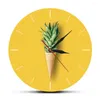 Wanduhren, Eistüte mit Ananasblättern, gelbem Hintergrund, Acryl-Hängeuhr, Obst- und Süßigkeiten-Design, minimalistische Uhr