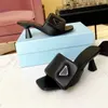 Zomerstrand lage hak slippers drievoudige kruis decoratieve sandalen leer sexy designer schoenen 6,5 cm hoge riem gespogschoenen modeplatform 35-41