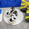 2023 OGSMILEREPUBLIC Zapatos casuales de diseñador Smile Republic Chunk Canvas Sneakers Mujer Hombre Borlas Entrenador STARS LOVES Goma gruesa Slip On IC67