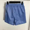 23ss Neues Trainingsanzug-Set für Damen, zweiteiliges Hosen-Set mit dreieckigem Metall-V-Ausschnitt, Weste, Mini-Shorts-Set, Streetwear-Mode, Crop-Top