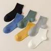 Herrstrumpor Solid Color Men Sock Spring Autumn Casual Basic Stocking Vertical Stripes andningsbara Bekväma Sport Socking X4YC