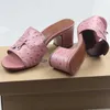 Slippare Vallu Summer New Leather Fabric Fashion Versatile Medium Heel Bekväm strandsemester Högkvalitativ stor kvinnors häl G230512